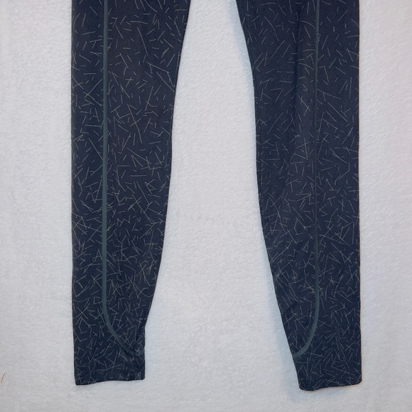 Decathlon Black Printed High Waisted Athletic Ankle Length Leggings size 28 - Picture 3 of 5